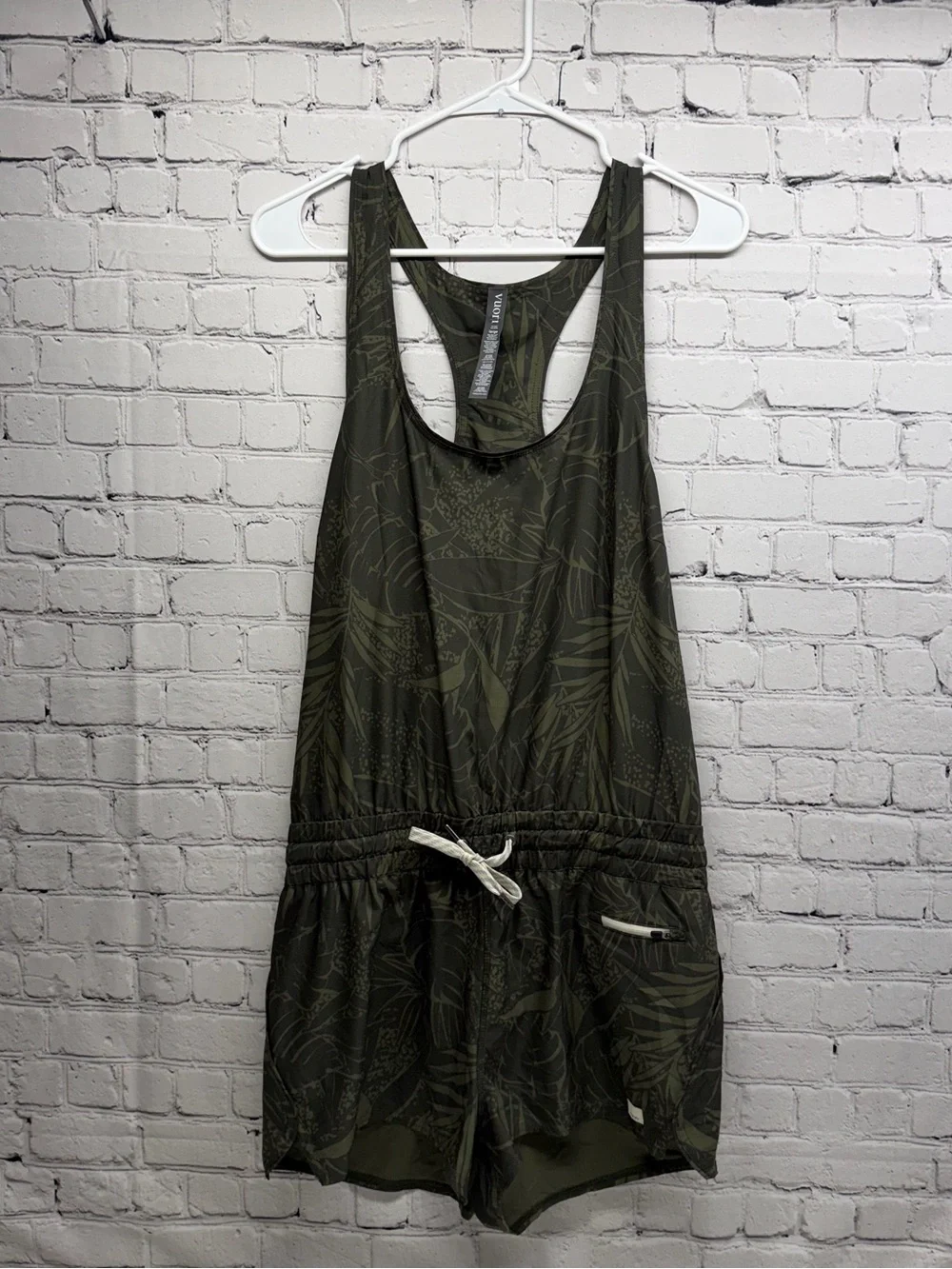 Vuori clementine romper Green Leaf Print Tank Romper with Drawstring Sz L - Picture 2 of 8